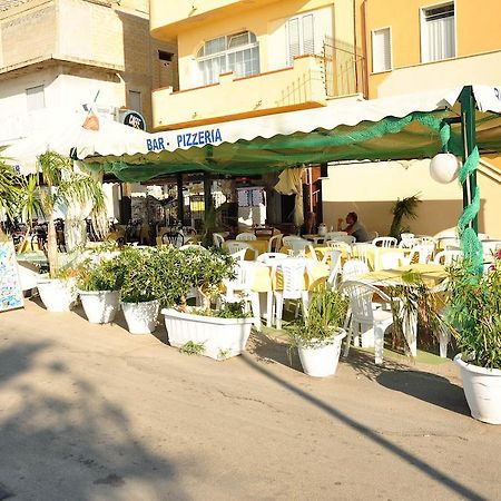 Le Bistro Trappeto Трапето Екстериор снимка