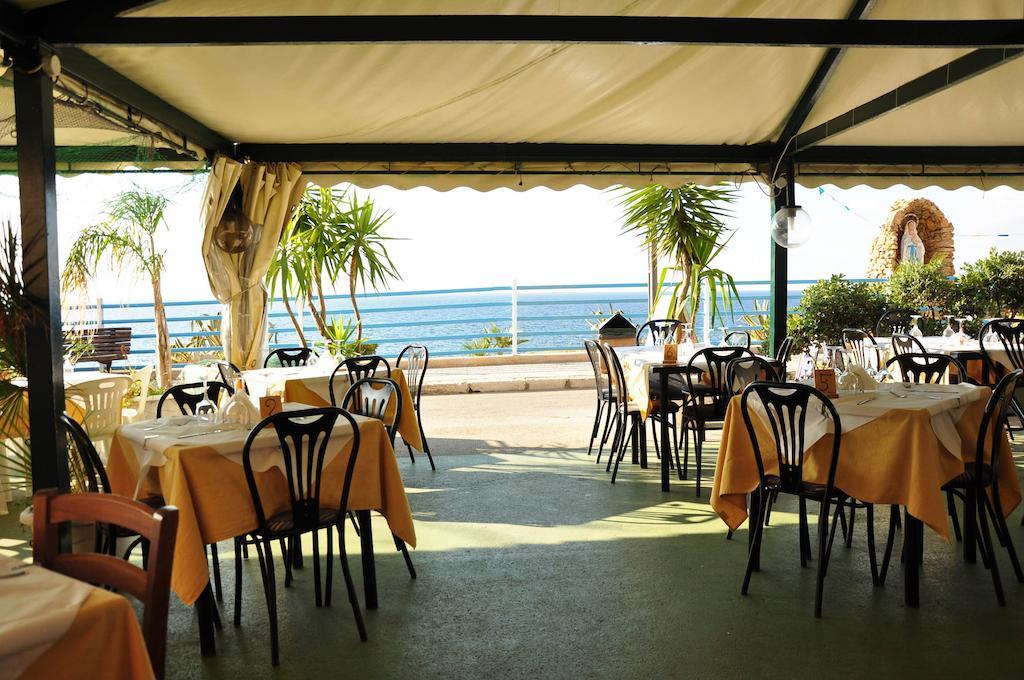 Le Bistro Trappeto Трапето Екстериор снимка